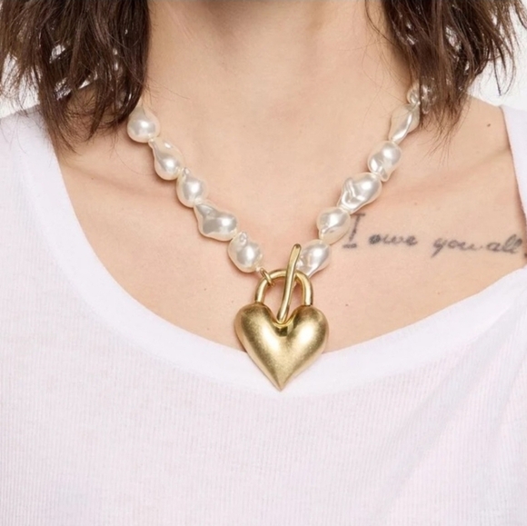 🔹️PIPER K🔹️ VIRAL 21" NECKLACE WITH PEARLS AND A HEART IN MATTE GOLD - Picture 6 of 17